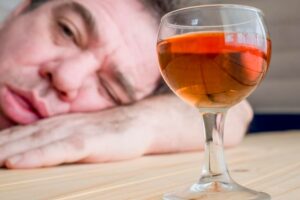 Головная боль после алкоголя: какие пить таблетки с похмелья